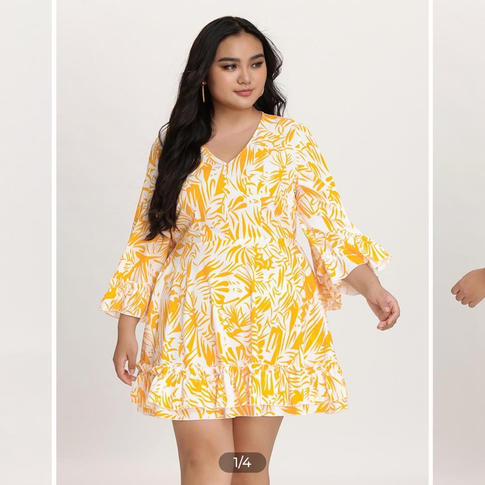 Bell sleeve trim dress